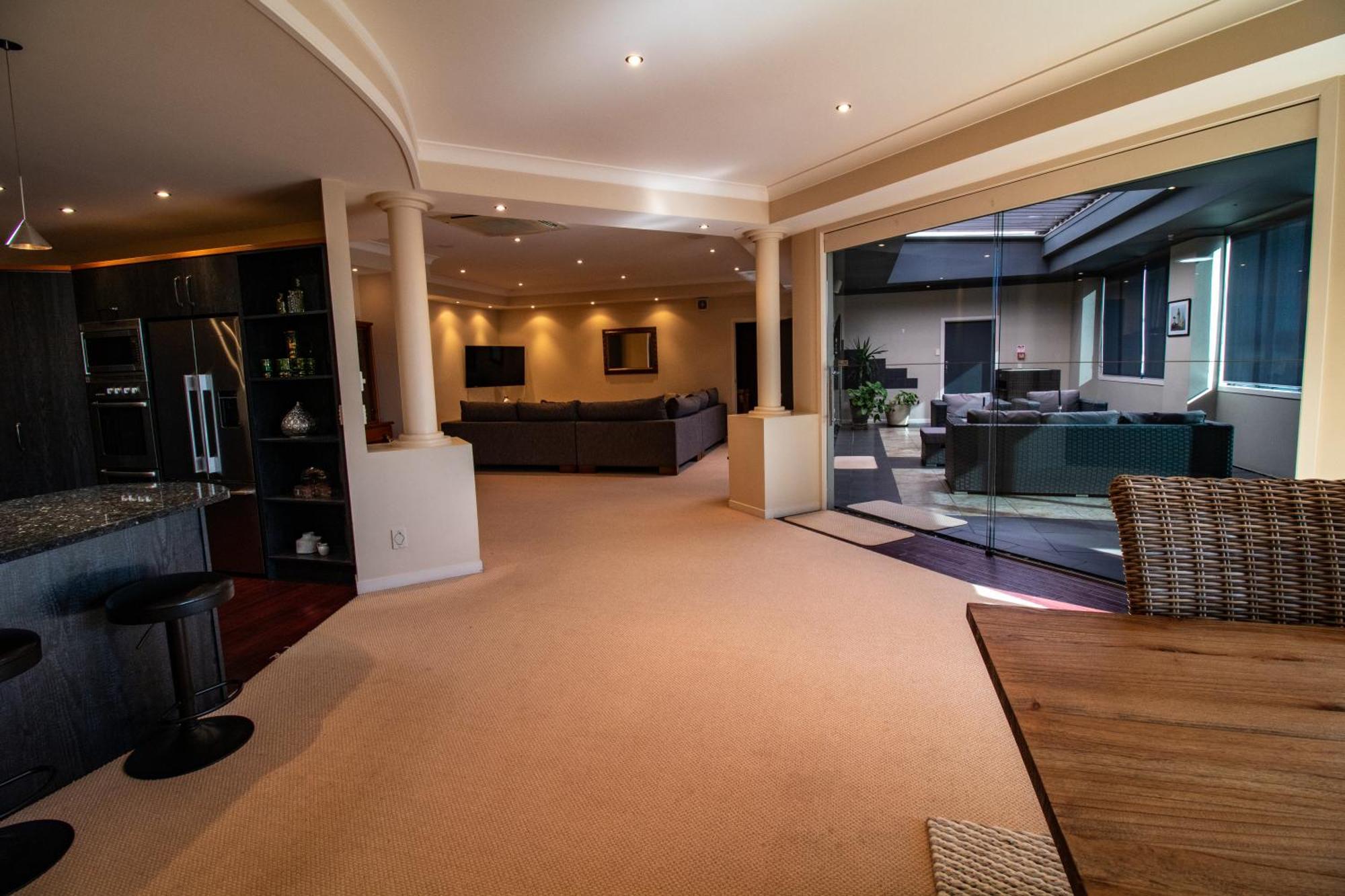 Large Luxury Apartment Located Right In Town تاوبو المظهر الخارجي الصورة