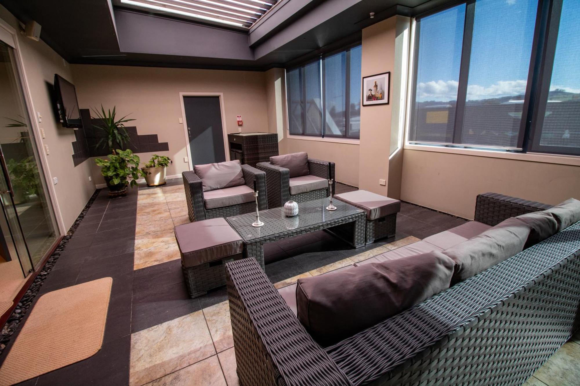 Large Luxury Apartment Located Right In Town تاوبو المظهر الخارجي الصورة