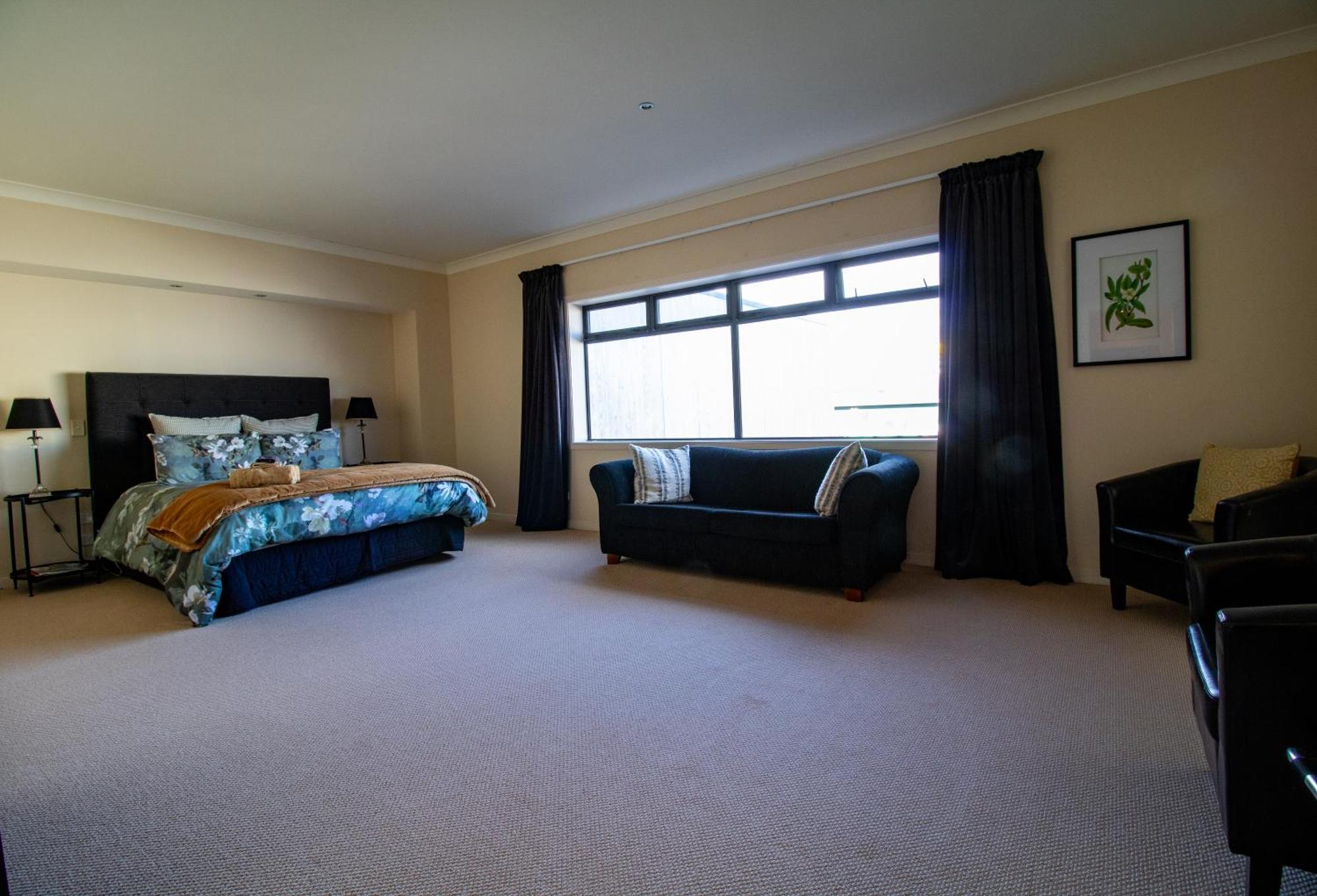 Large Luxury Apartment Located Right In Town تاوبو المظهر الخارجي الصورة